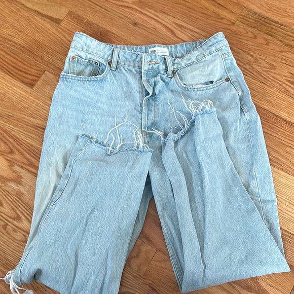 Zara light  washed jeans - Picture 3 of 4